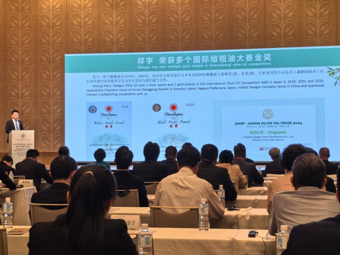 6月18日，由中國(guó)甘肅省人民政府主辦、中國(guó)國(guó)際貿(mào)易促進(jìn)委員會(huì)甘肅省委員會(huì)承辦的“..